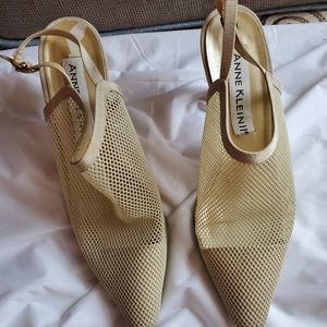 Anne Klein shoes, 8M netted and leather bottom, made in Italy beige